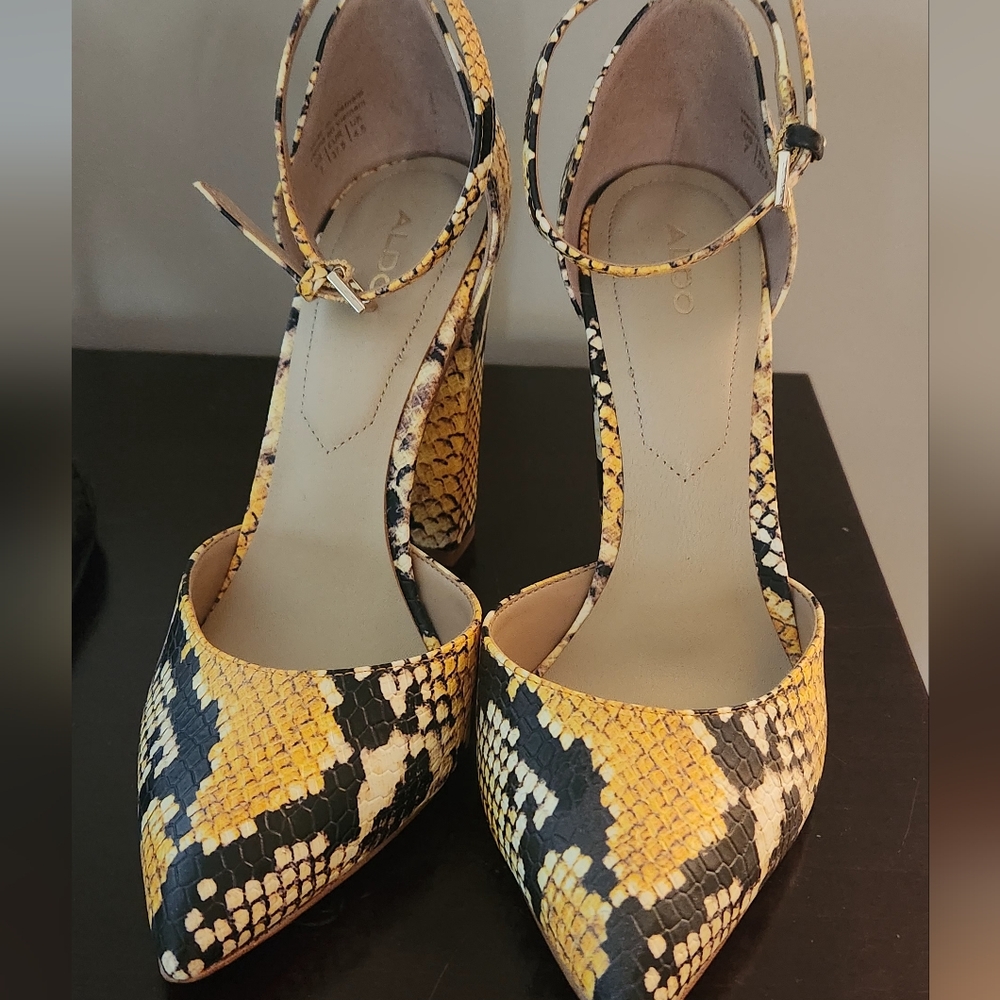 Aldo Yellow and Black Snakeskin Women's Shoes